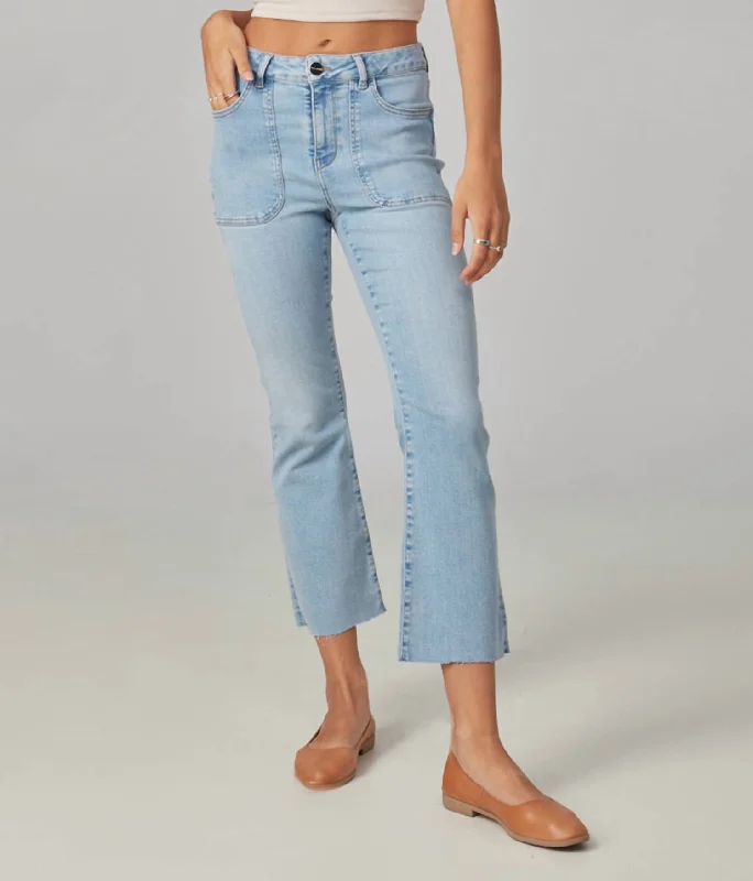 Stretch tight trousers for women with deep waistband for extra comfort and fit -Billie High Rise Bootcut Jeans In True Denim