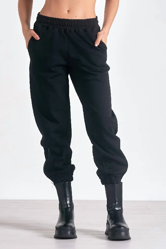 Classic tight trousers for men with slim fit and professional appearance -Remmy Jogger In Black