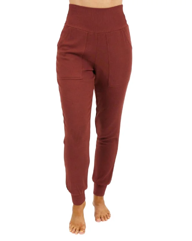 Retro-inspired tight trousers for men with a high-waisted fit and 80s vibe -Essential Ribbed Jogger Pants In Rust