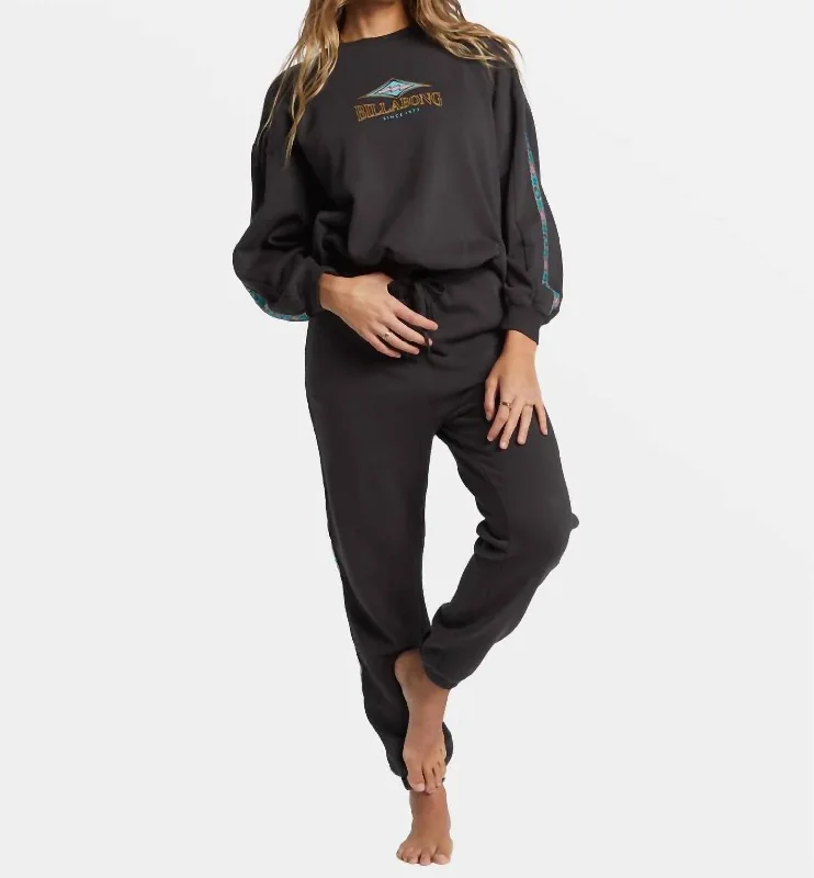 Soft wool tight trousers for women with cozy, refined fabric for cold weather -Swipe Right Joggers In Black Sands