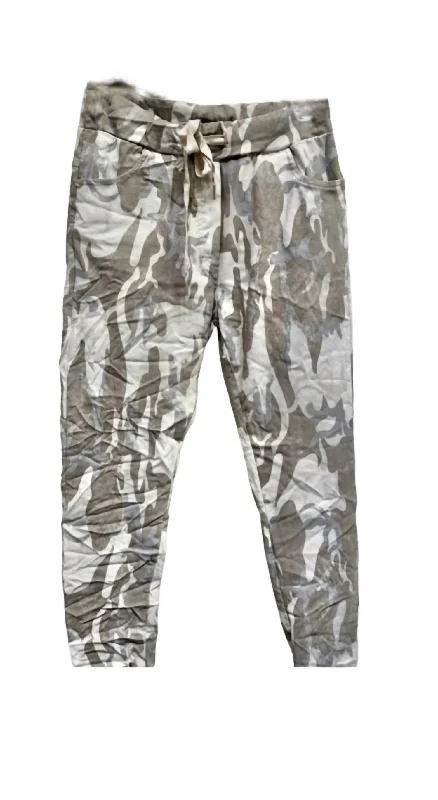 Stretch-fit tight trousers for men with flexibility and modern design for easy wear -Women's Faded Snake Jogger In Camo