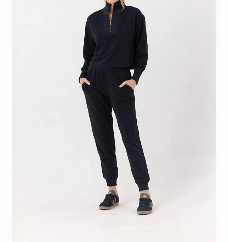 Trendy tight trousers for women with zipper details and edgy finish -Jent Jogger In Black