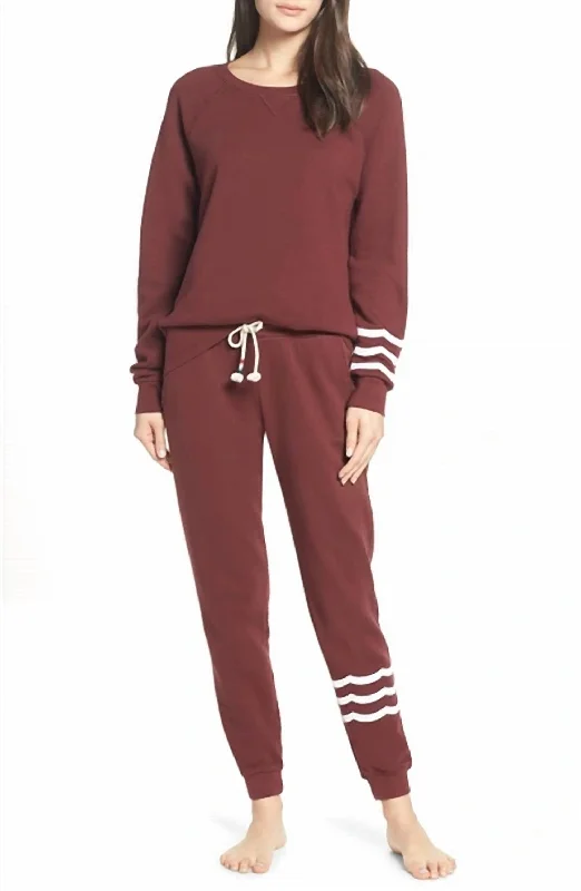 Tight-fitting trousers for men with stretchable material for flexibility and comfort -Coastal Waves Jogger In Syrah