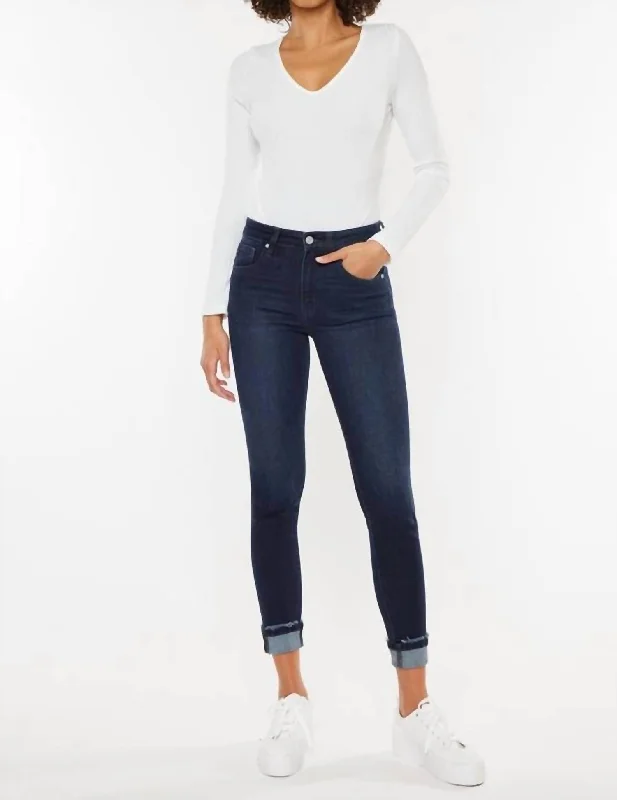 Elegant tight trousers for women with high-quality wool fabric for refined look -High Rise Jeans In Super Dark